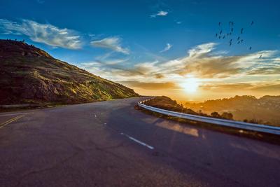 mountain-road-1556177_1920.jpg